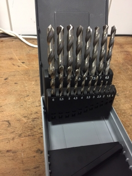 Preview: HSS-Co5 Bohrer Satz 19tlg -25 tlg. Spiralbohrer Metallbohrer Kassette Edelstahl Stahl Metall Preview: HSS-Co5 Bohrer Satz 19tlg -25 tlg. Spiralbohrer Metallbohrer Kassette Edelstahl Stahl Metall