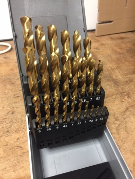 Preview: HSS-Co5 Bohrer Satz 19tlg -25 tlg. Spiralbohrer Metallbohrer Kassette Edelstahl Stahl Metall Preview: HSS-Co5 Bohrer Satz 19tlg -25 tlg. Spiralbohrer Metallbohrer Kassette Edelstahl Stahl Metall